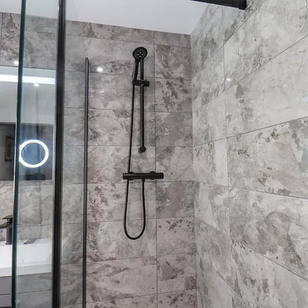 Kiwi بيت للعطل ويتبي